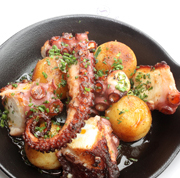 PULPO A LA PARRILLA CON PATATAS AL PIMENTÓN