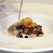 CREMA DE TUPINAMBO CON SEPIONETAS Y PAPADA