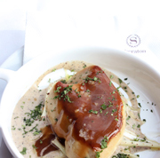 FOIE CON CEBOLLETA, PIMIENTA ROSA Y TRUFA